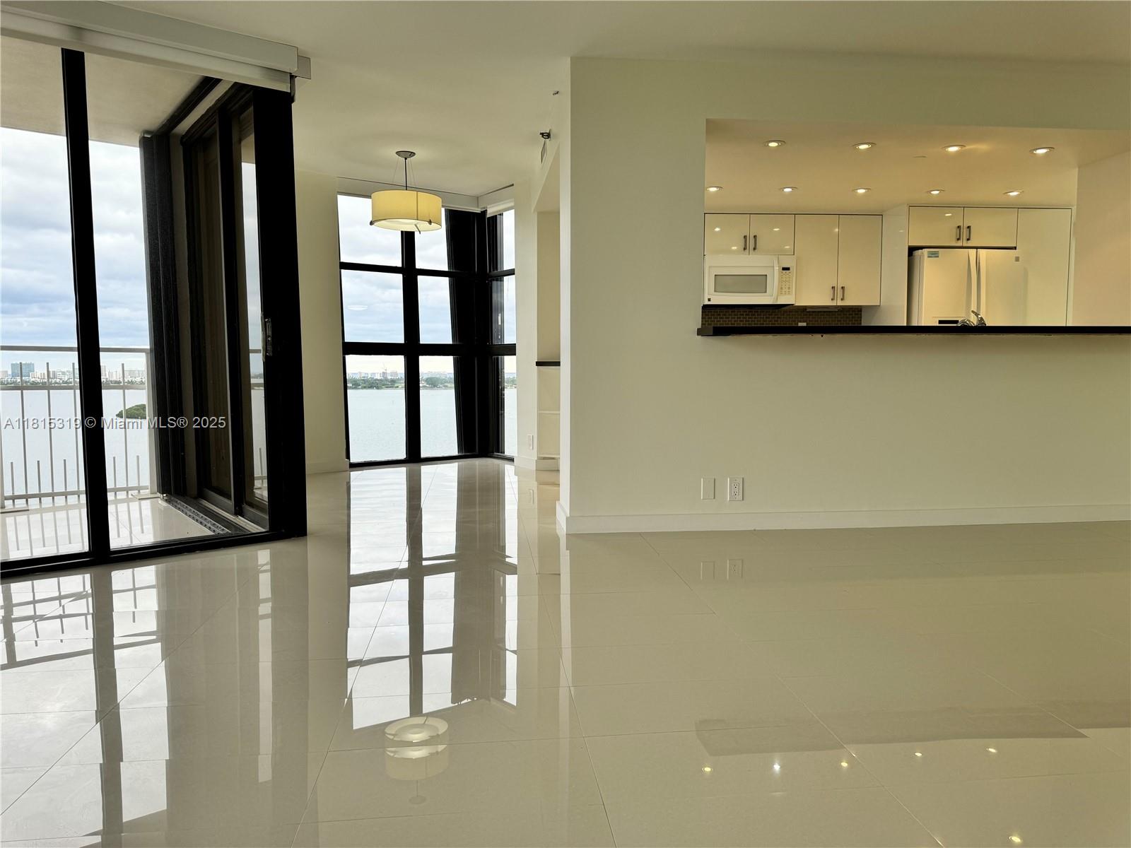 THE TOWERS OF QUAYSIDE CO - Residential Lease