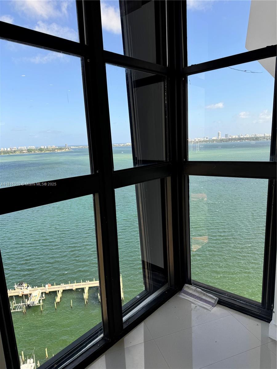 THE TOWERS OF QUAYSIDE CO - Residential Lease