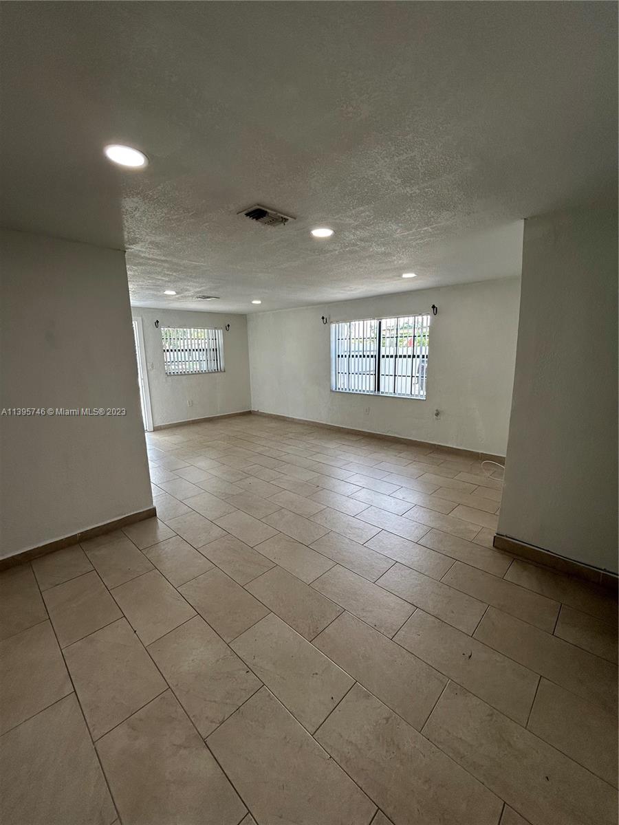ANDERSON HEIGHTS - Residential Lease