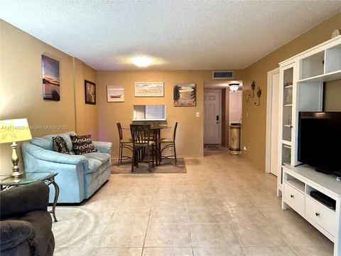 4850 NW 29th Ct Unit 122, Lauderdale Lakes, FL 33313 - MLS#: A11714003