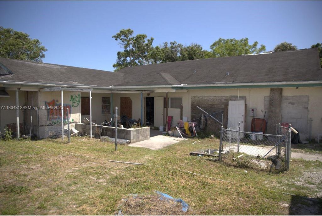 Photo of 603 S 33rd St, Fort Pierce, FL 34947 (MLS # A11804312)