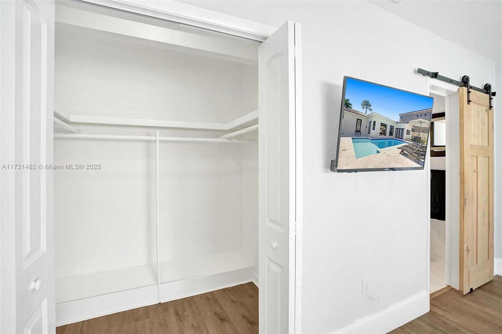 HOLLYWOOD LAKES SECTION - Residential
