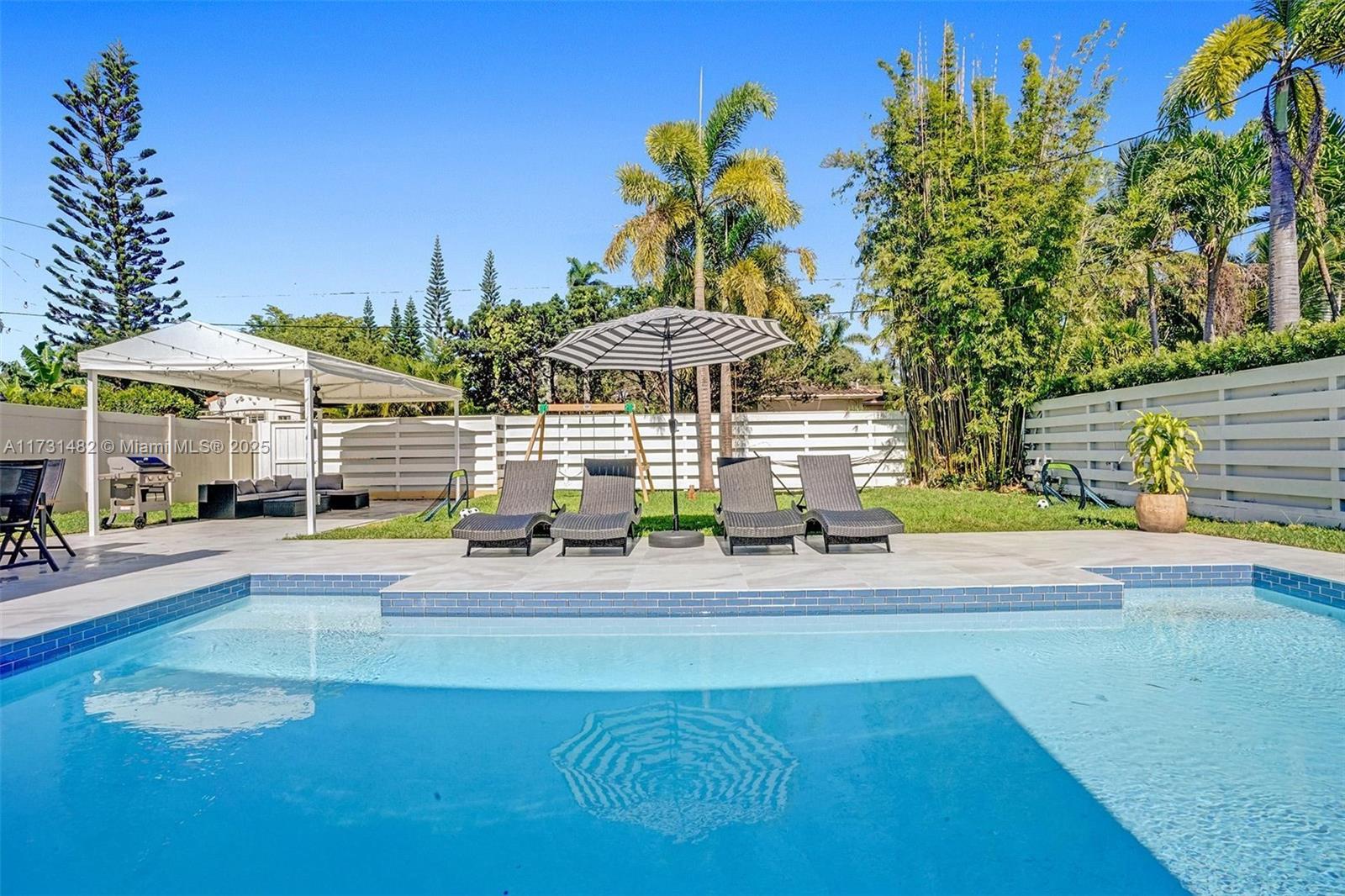 HOLLYWOOD LAKES SECTION - Residential