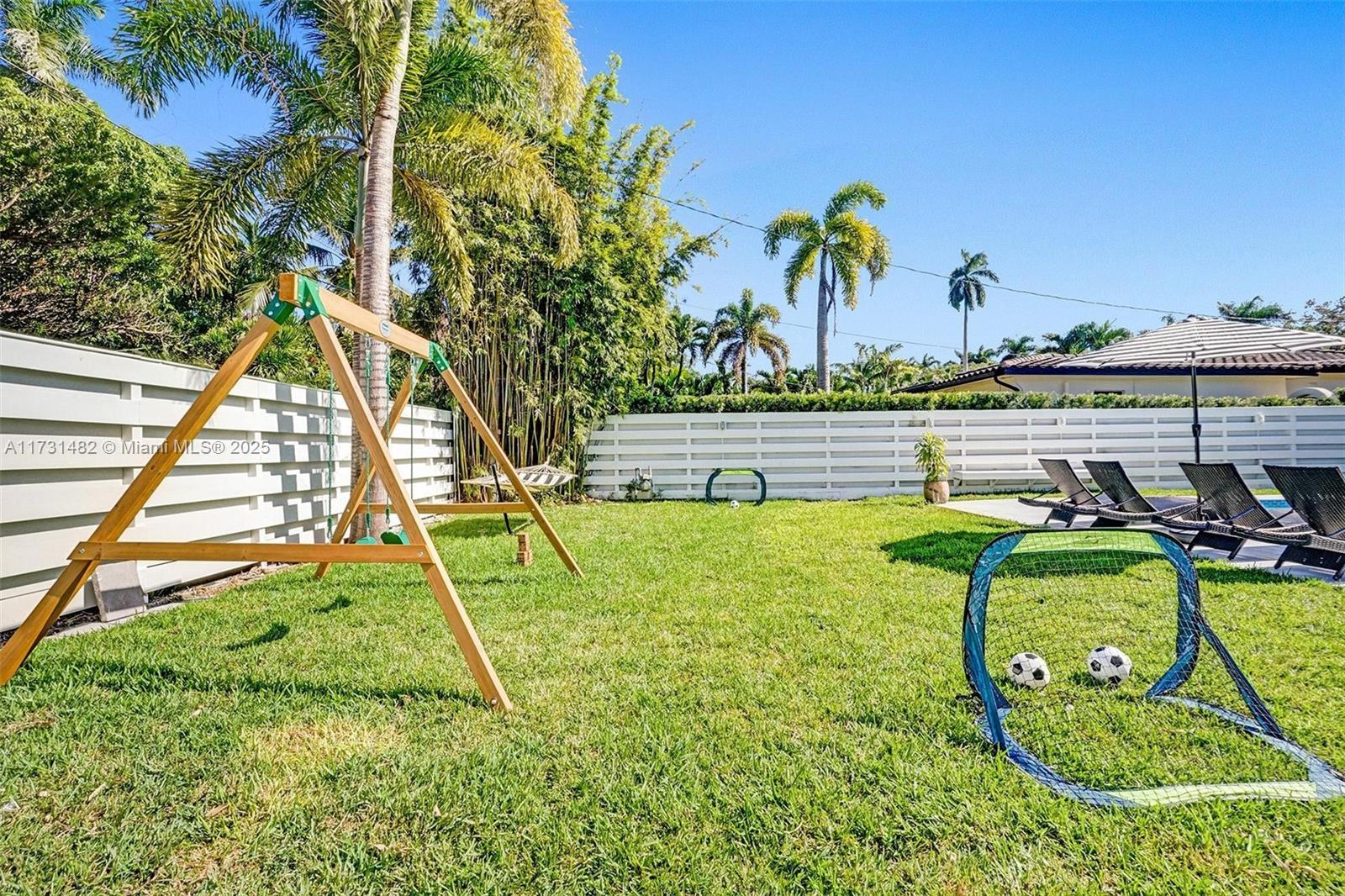HOLLYWOOD LAKES SECTION - Residential