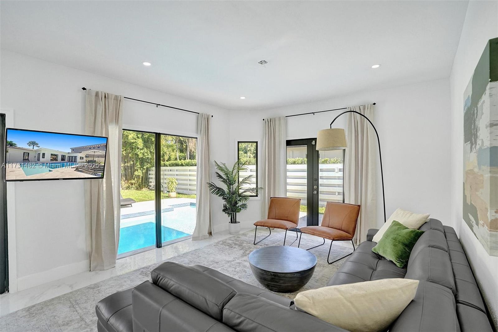 HOLLYWOOD LAKES SECTION - Residential