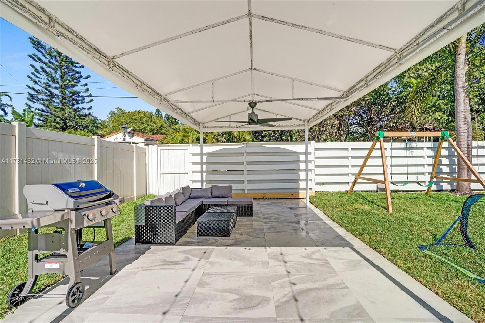 HOLLYWOOD LAKES SECTION - Residential