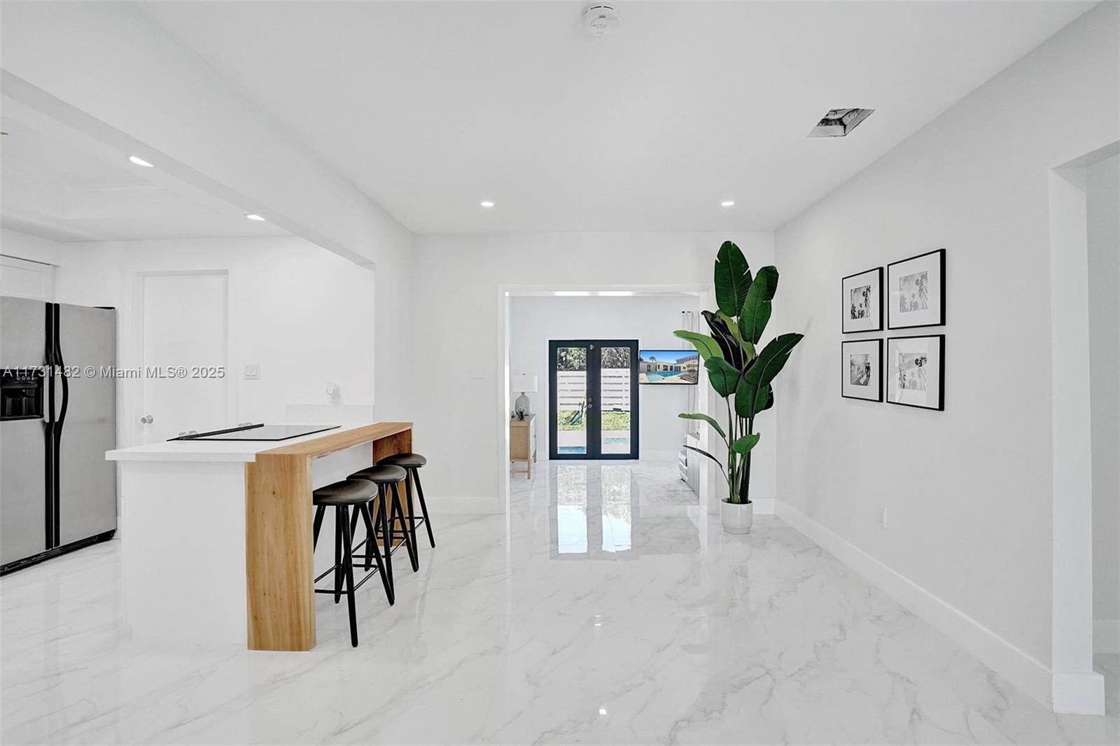 HOLLYWOOD LAKES SECTION - Residential