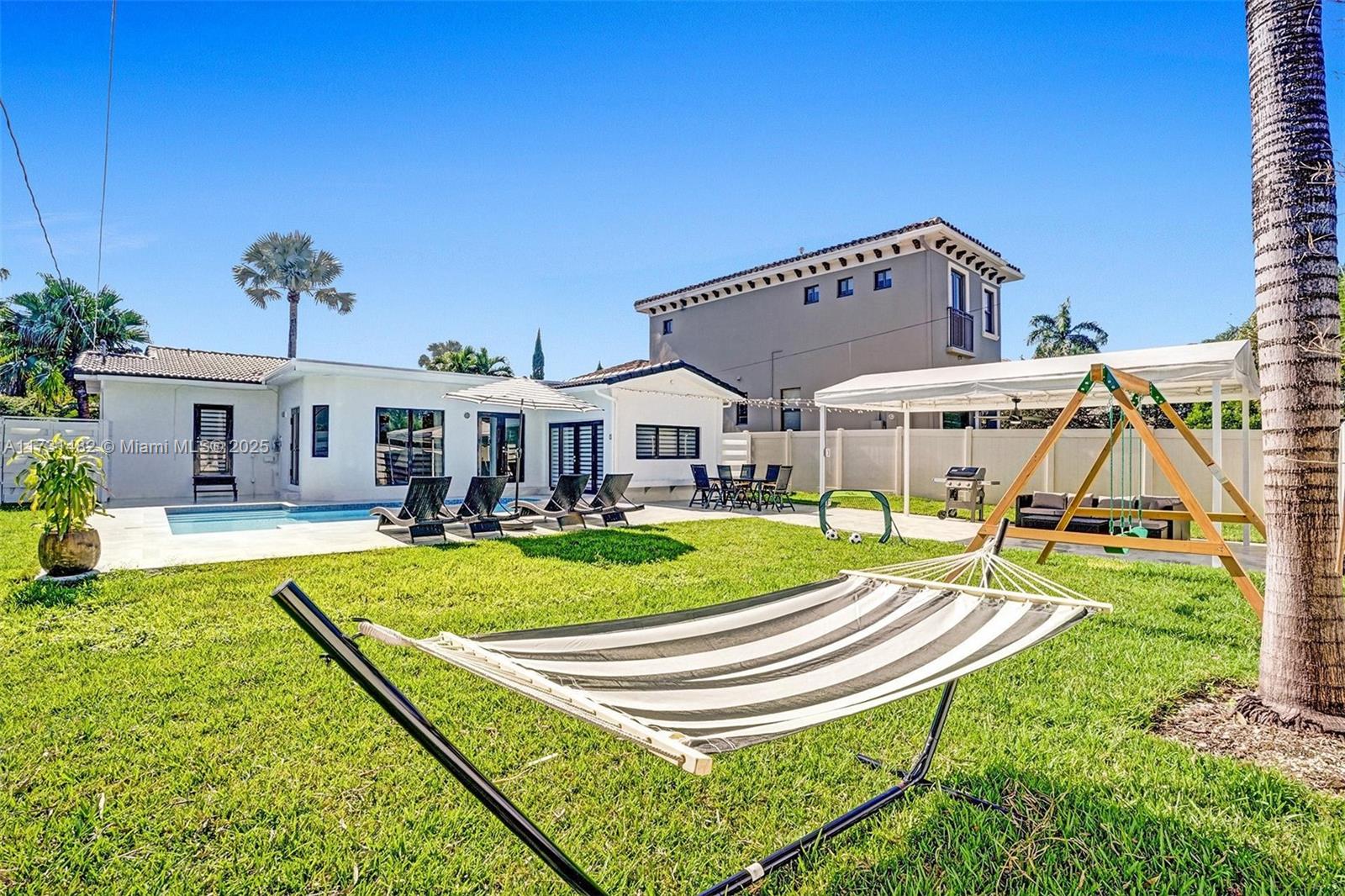 HOLLYWOOD LAKES SECTION - Residential