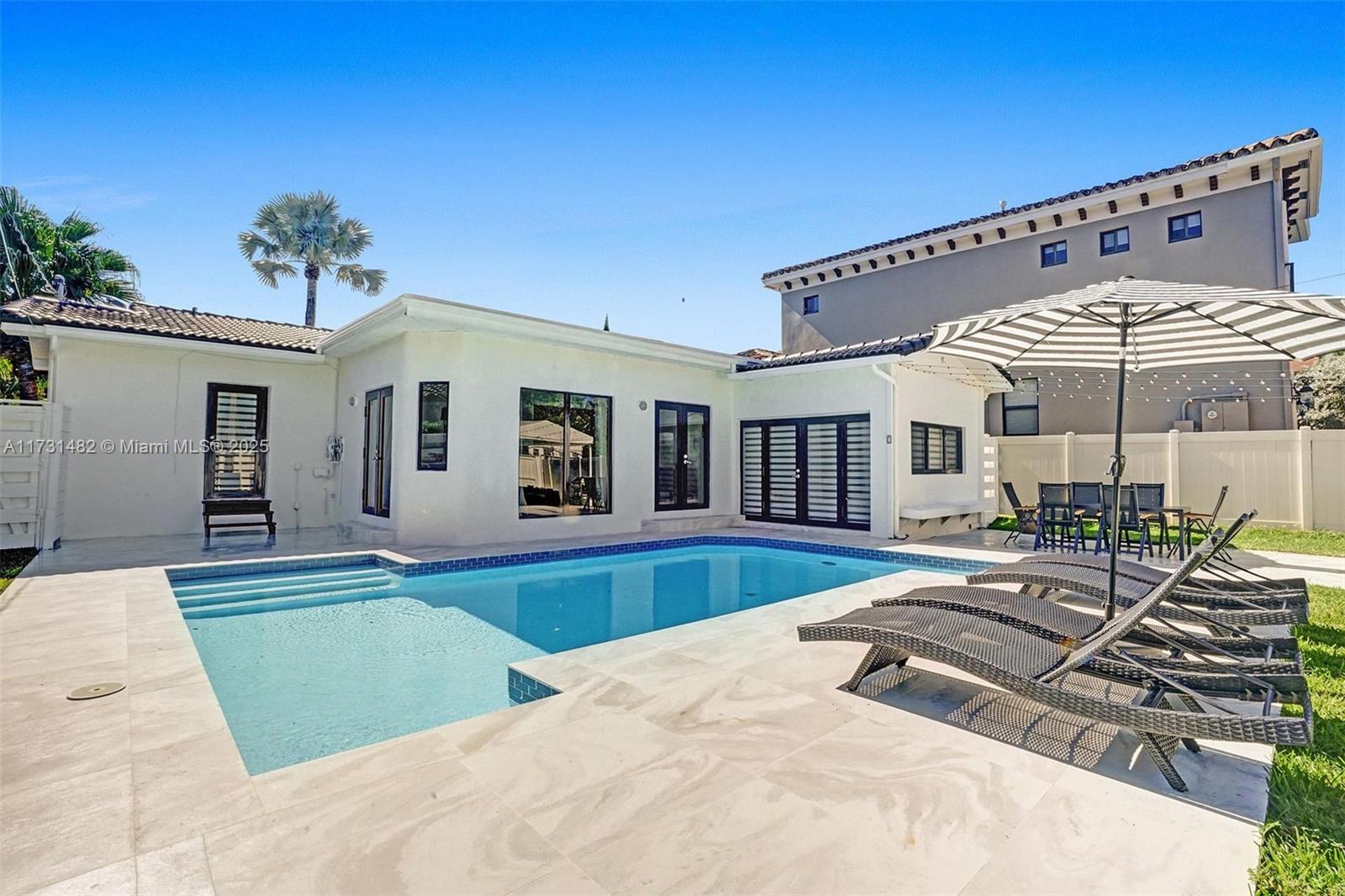 HOLLYWOOD LAKES SECTION - Residential