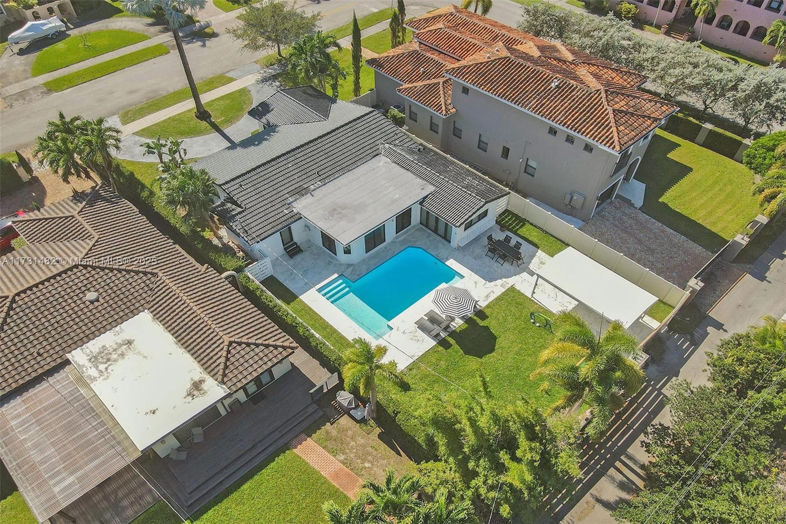 HOLLYWOOD LAKES SECTION - Residential