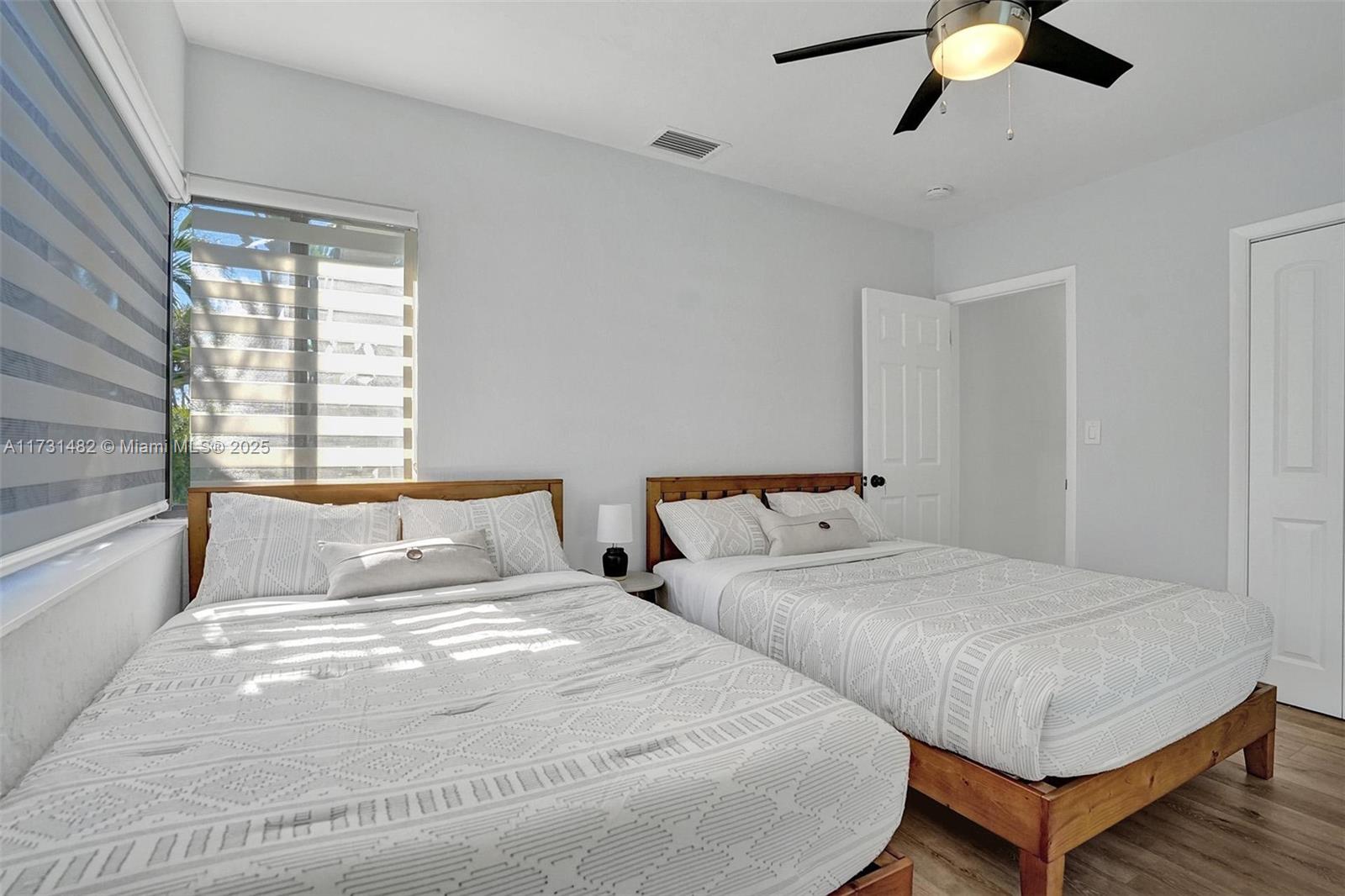 HOLLYWOOD LAKES SECTION - Residential