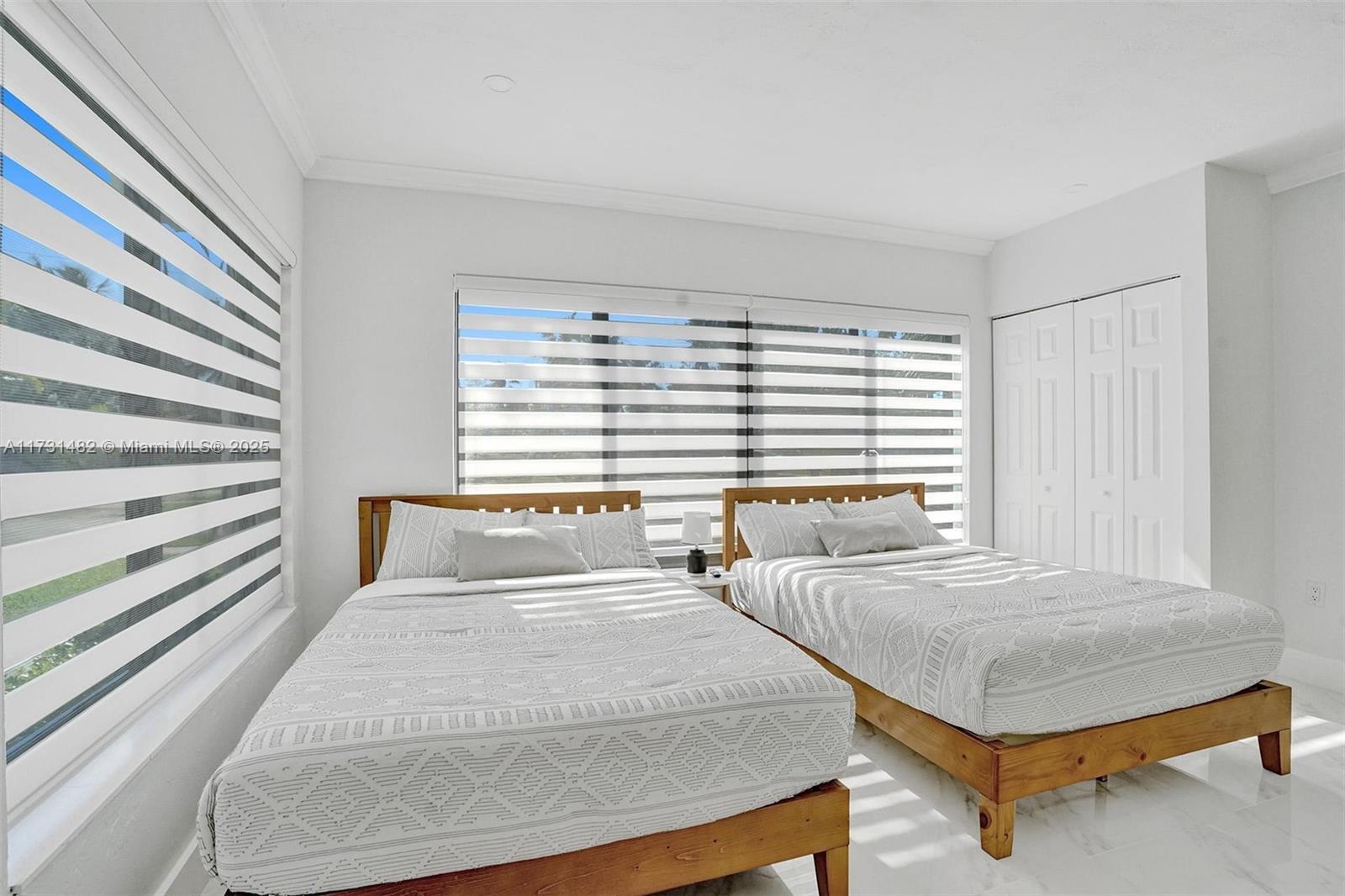 HOLLYWOOD LAKES SECTION - Residential