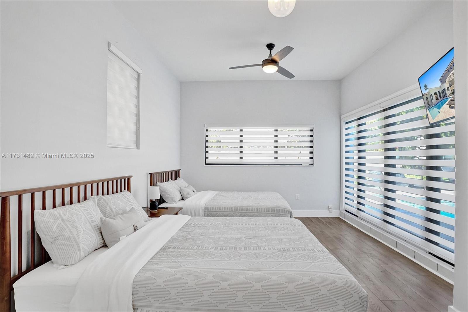 HOLLYWOOD LAKES SECTION - Residential