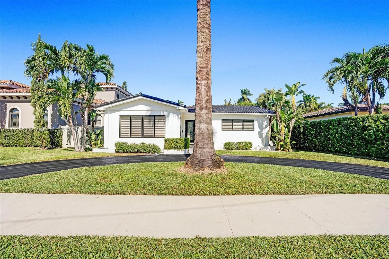 HOLLYWOOD LAKES SECTION - Residential