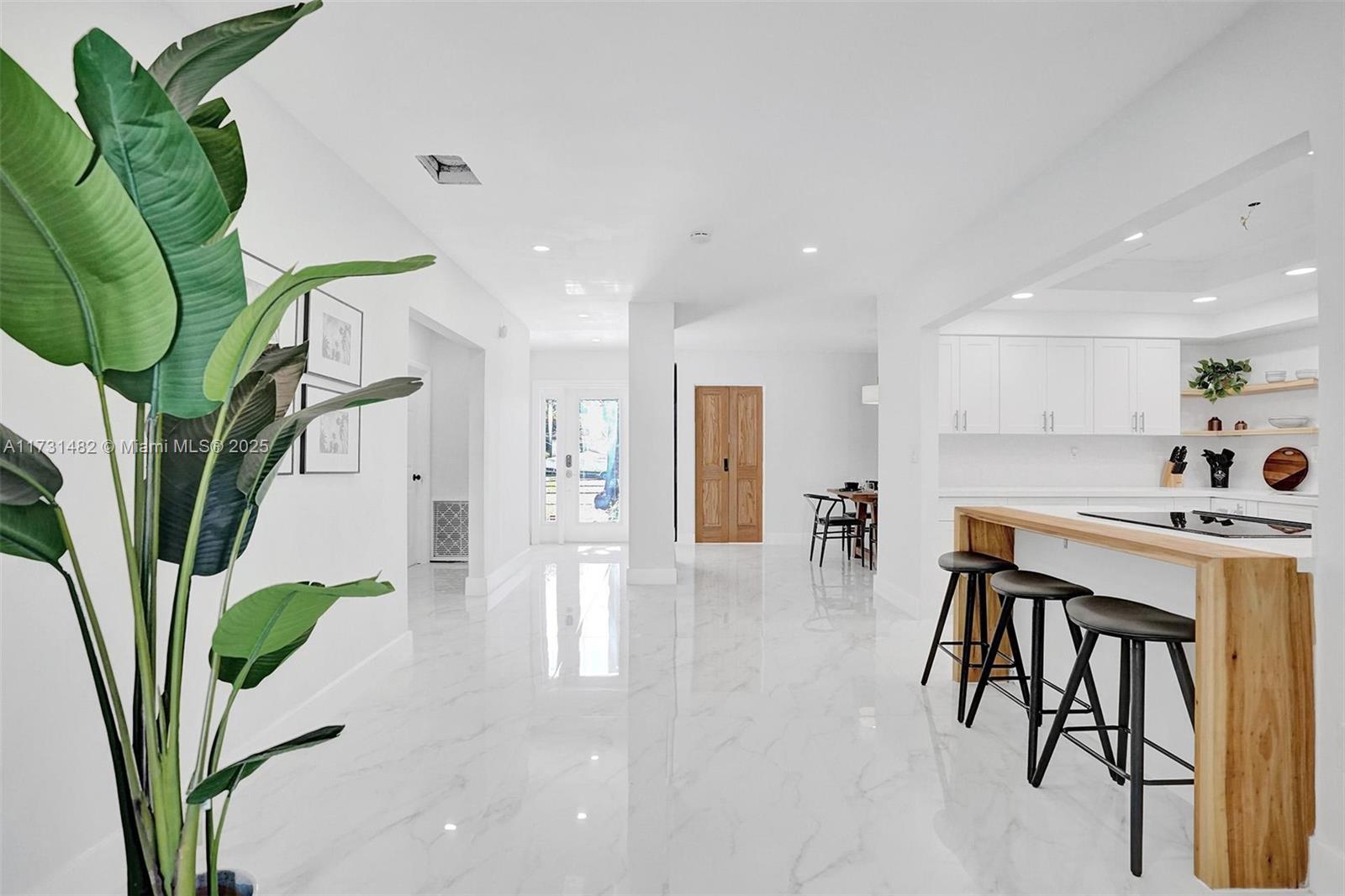 HOLLYWOOD LAKES SECTION - Residential