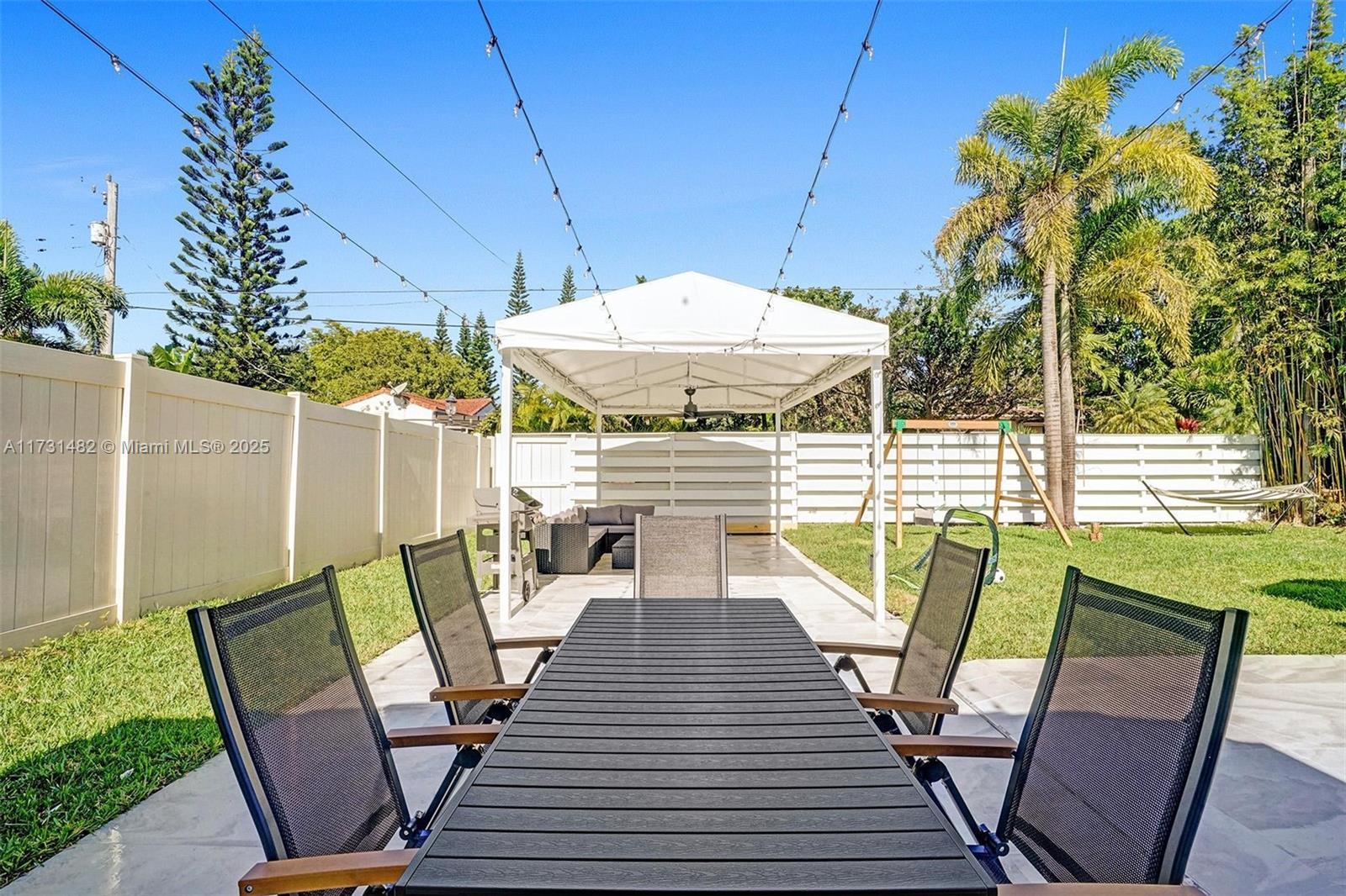 HOLLYWOOD LAKES SECTION - Residential