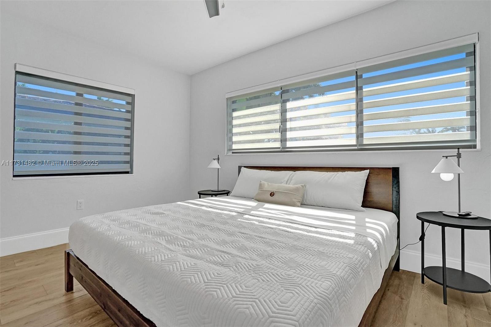 HOLLYWOOD LAKES SECTION - Residential