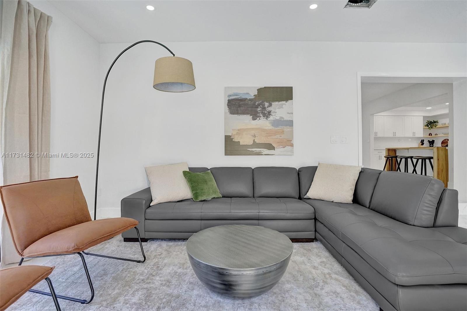 HOLLYWOOD LAKES SECTION - Residential