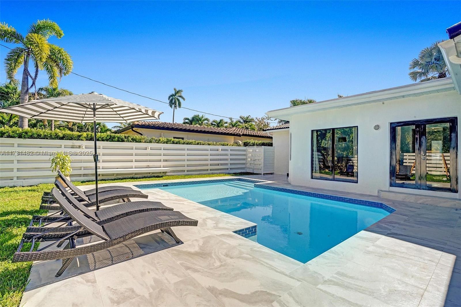 HOLLYWOOD LAKES SECTION - Residential