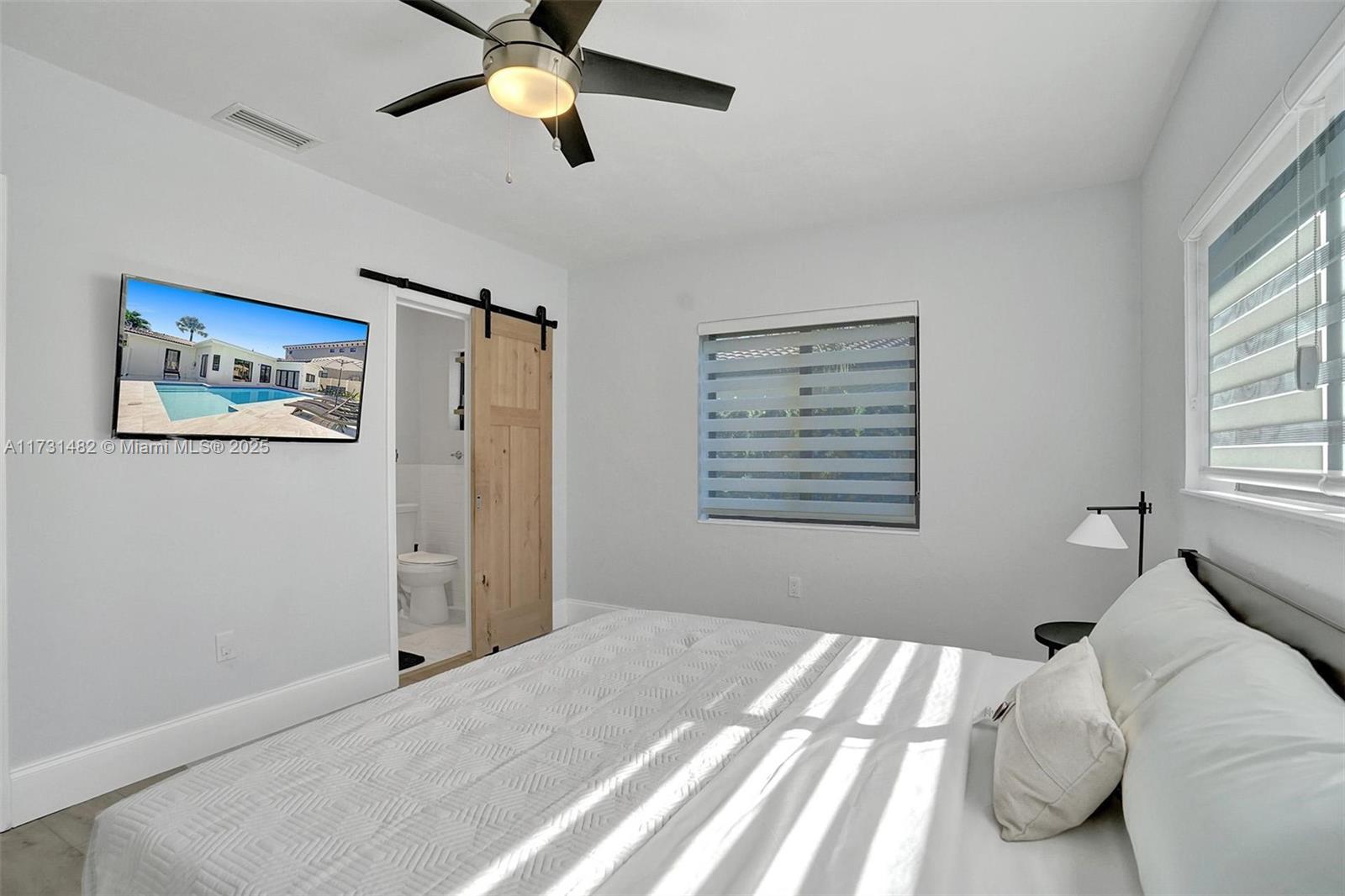 HOLLYWOOD LAKES SECTION - Residential