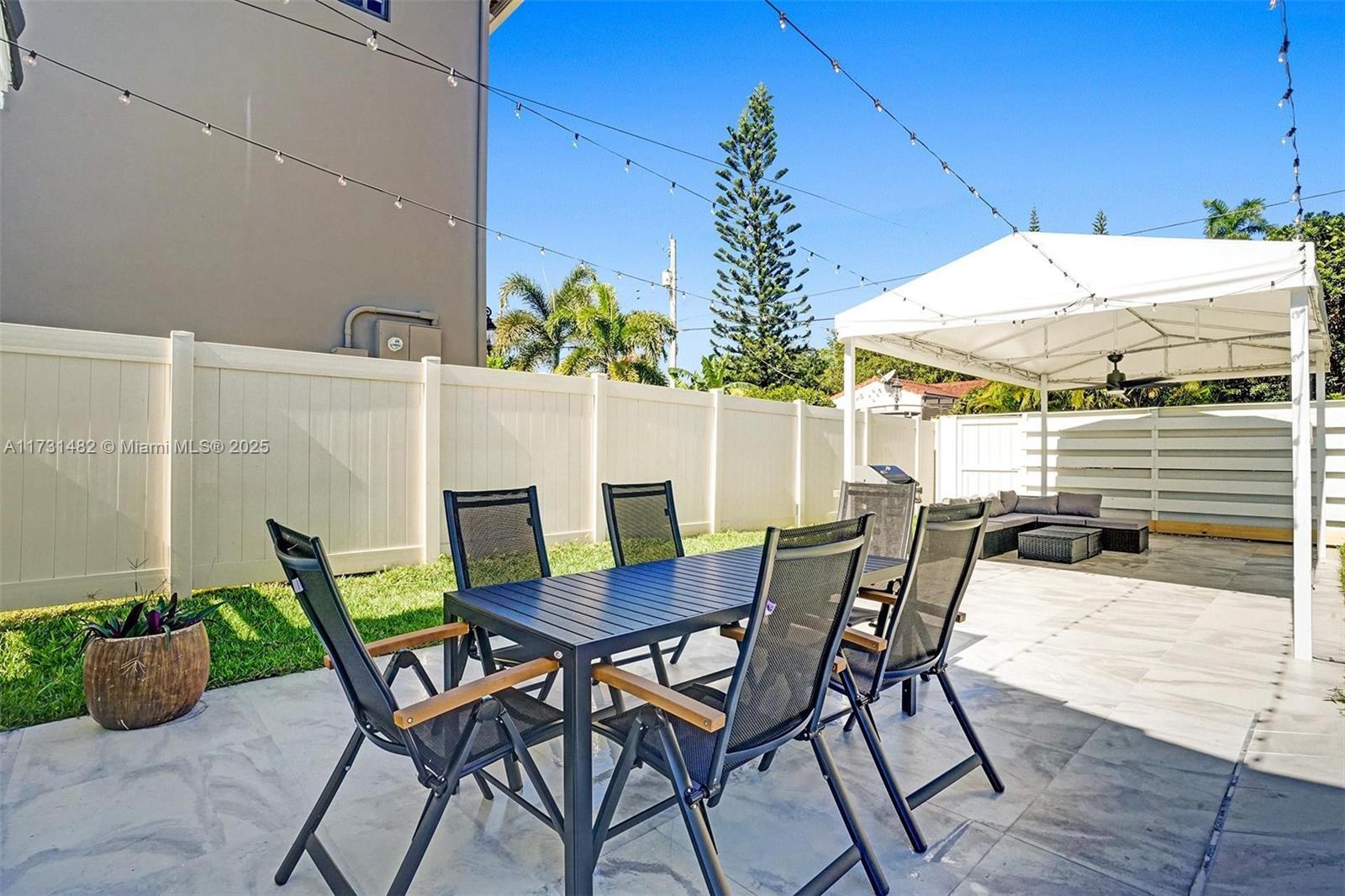 HOLLYWOOD LAKES SECTION - Residential