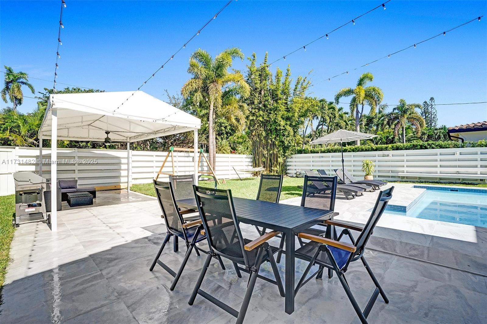 HOLLYWOOD LAKES SECTION - Residential