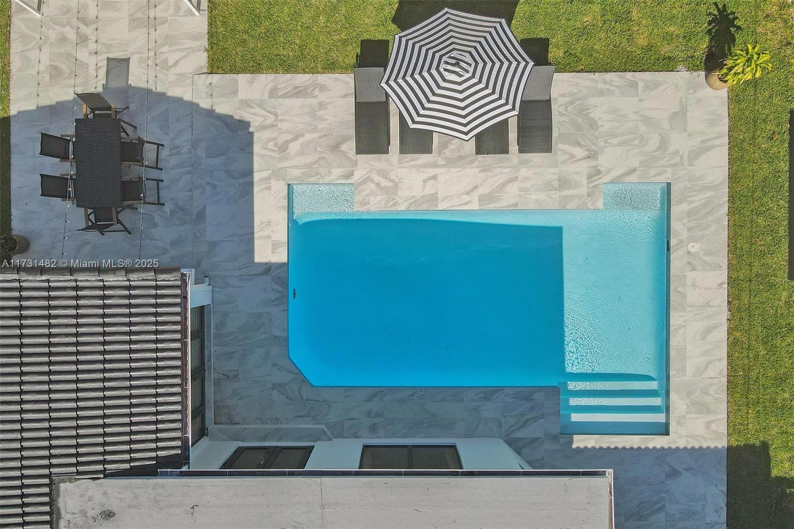 HOLLYWOOD LAKES SECTION - Residential