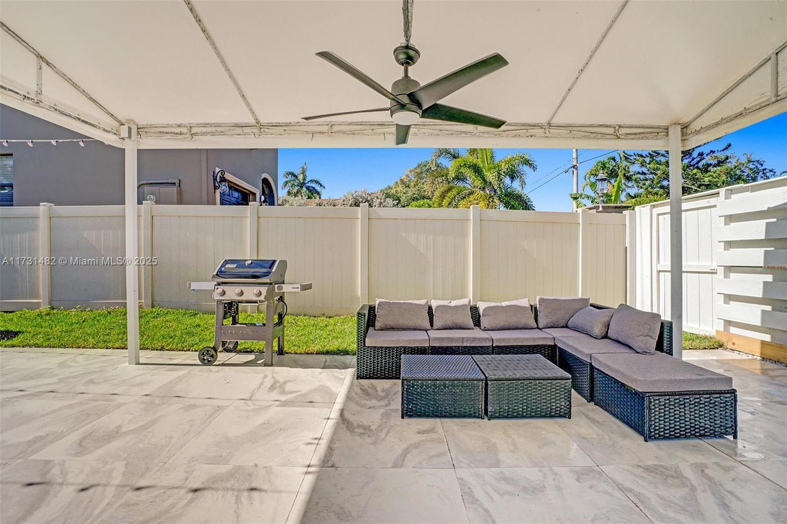 HOLLYWOOD LAKES SECTION - Residential