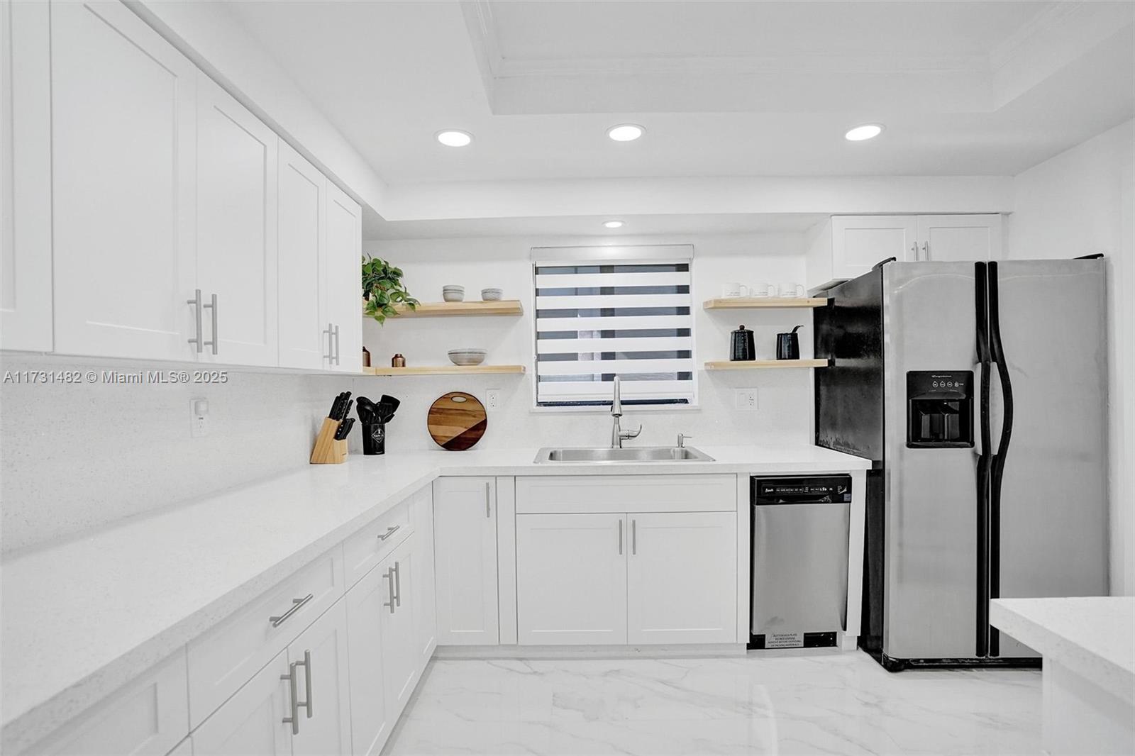 HOLLYWOOD LAKES SECTION - Residential