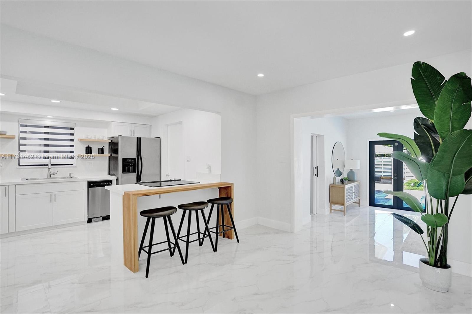 HOLLYWOOD LAKES SECTION - Residential