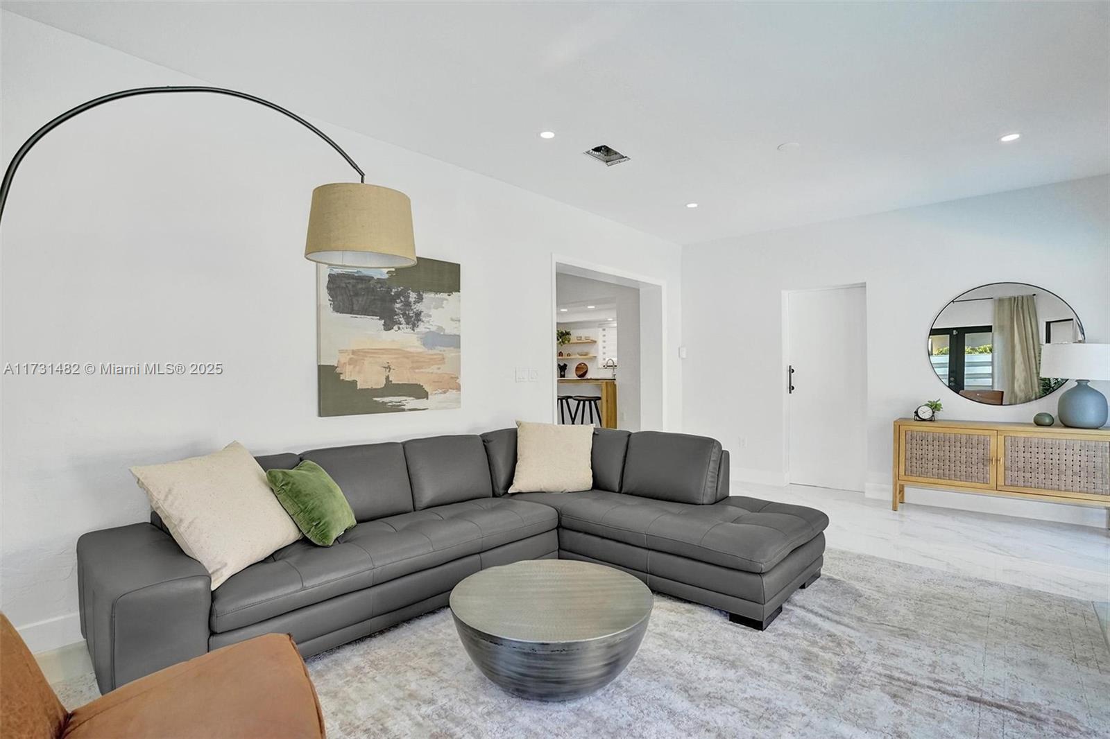 HOLLYWOOD LAKES SECTION - Residential