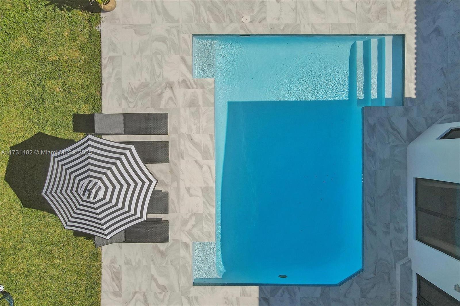 HOLLYWOOD LAKES SECTION - Residential