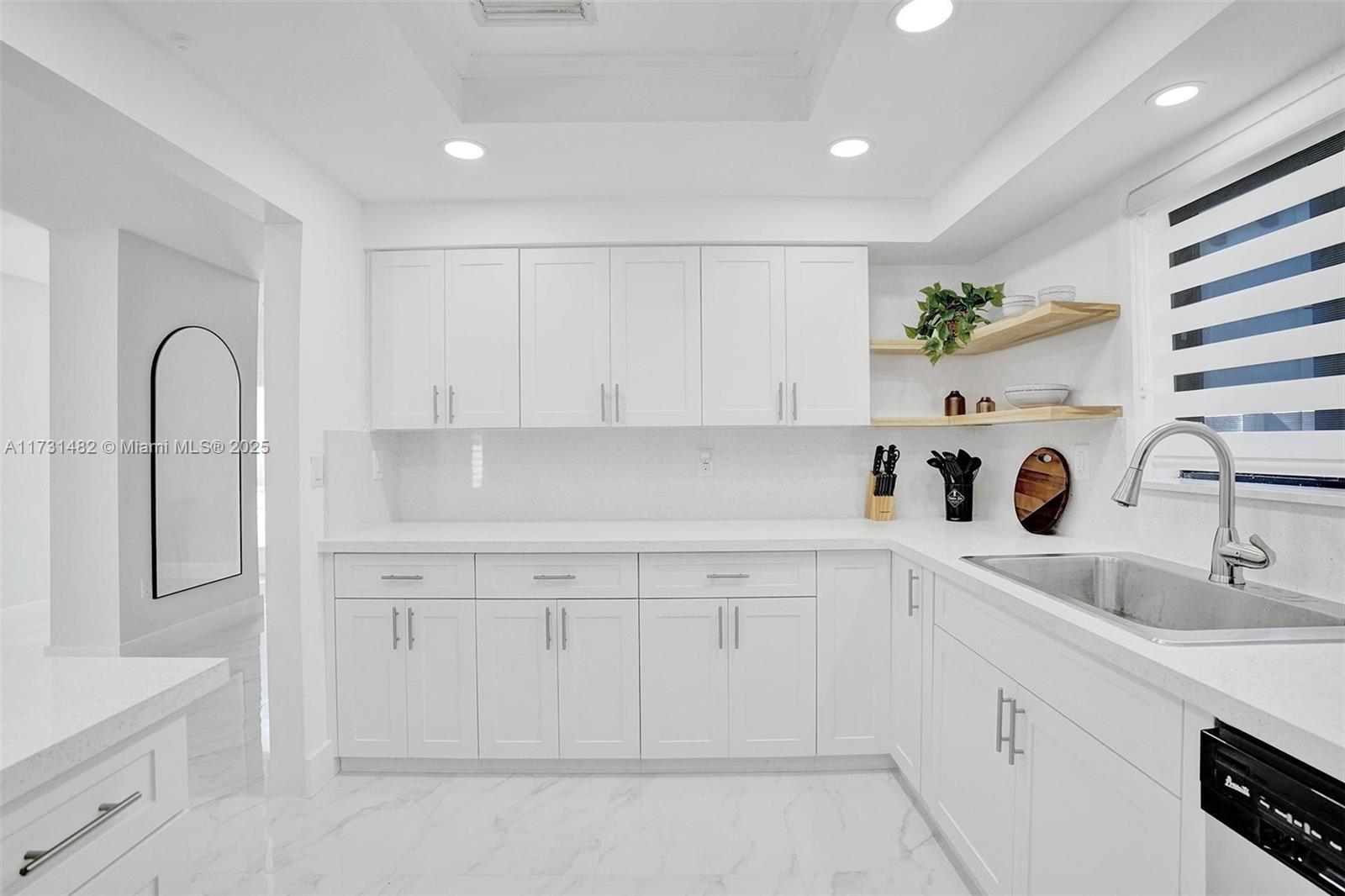 HOLLYWOOD LAKES SECTION - Residential