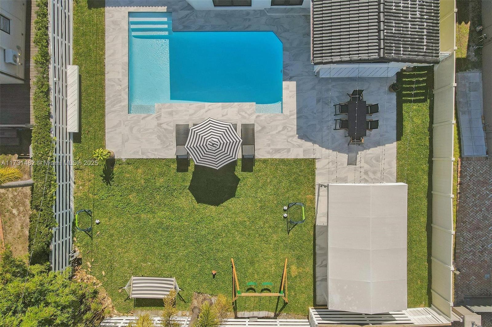 HOLLYWOOD LAKES SECTION - Residential