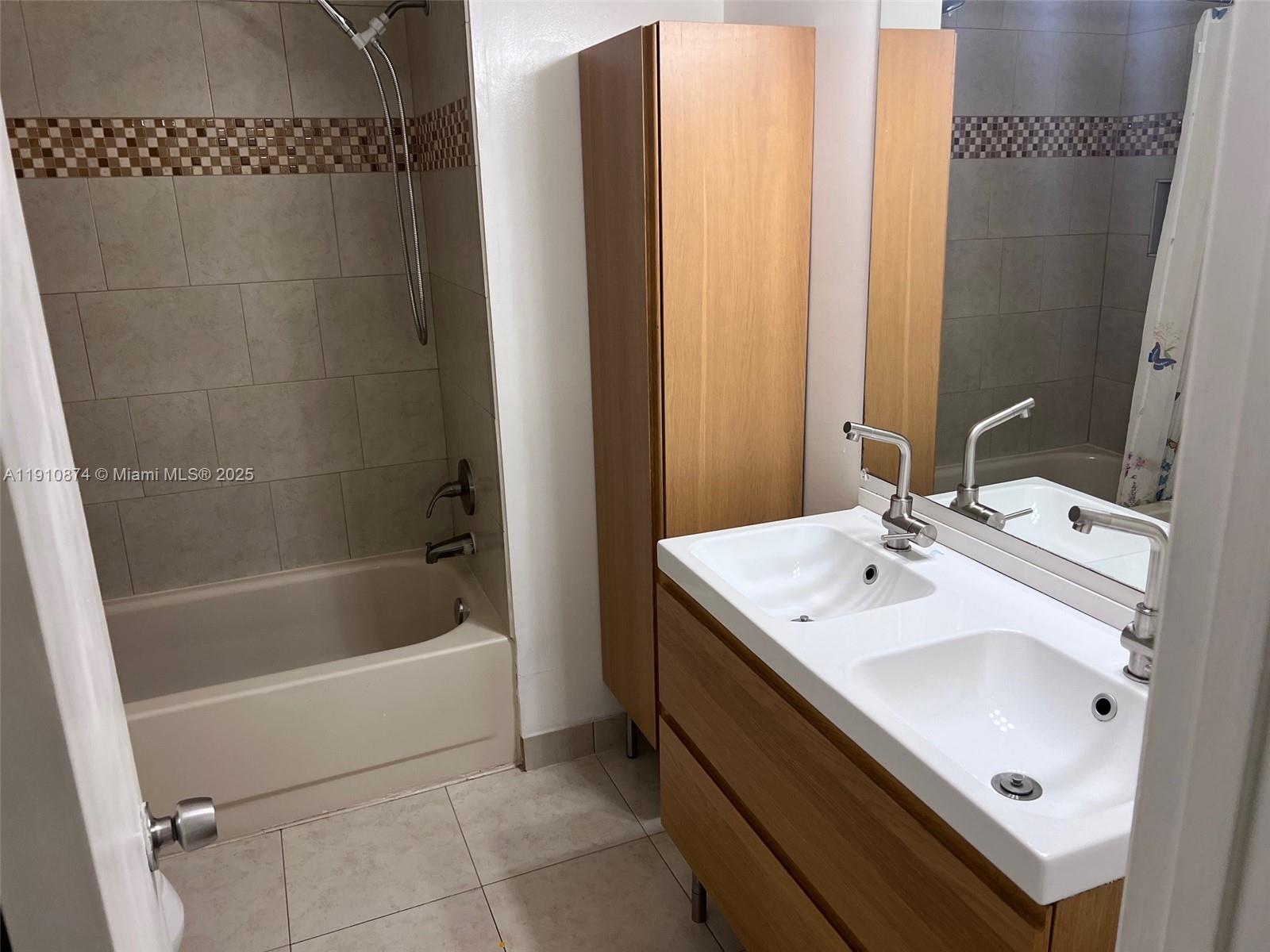 TOWNHOUSES AT JACARANDA C - Residential