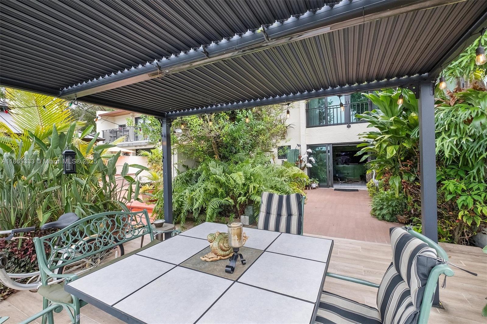 SUNSET PARK LAKE VILLAS S - Residential