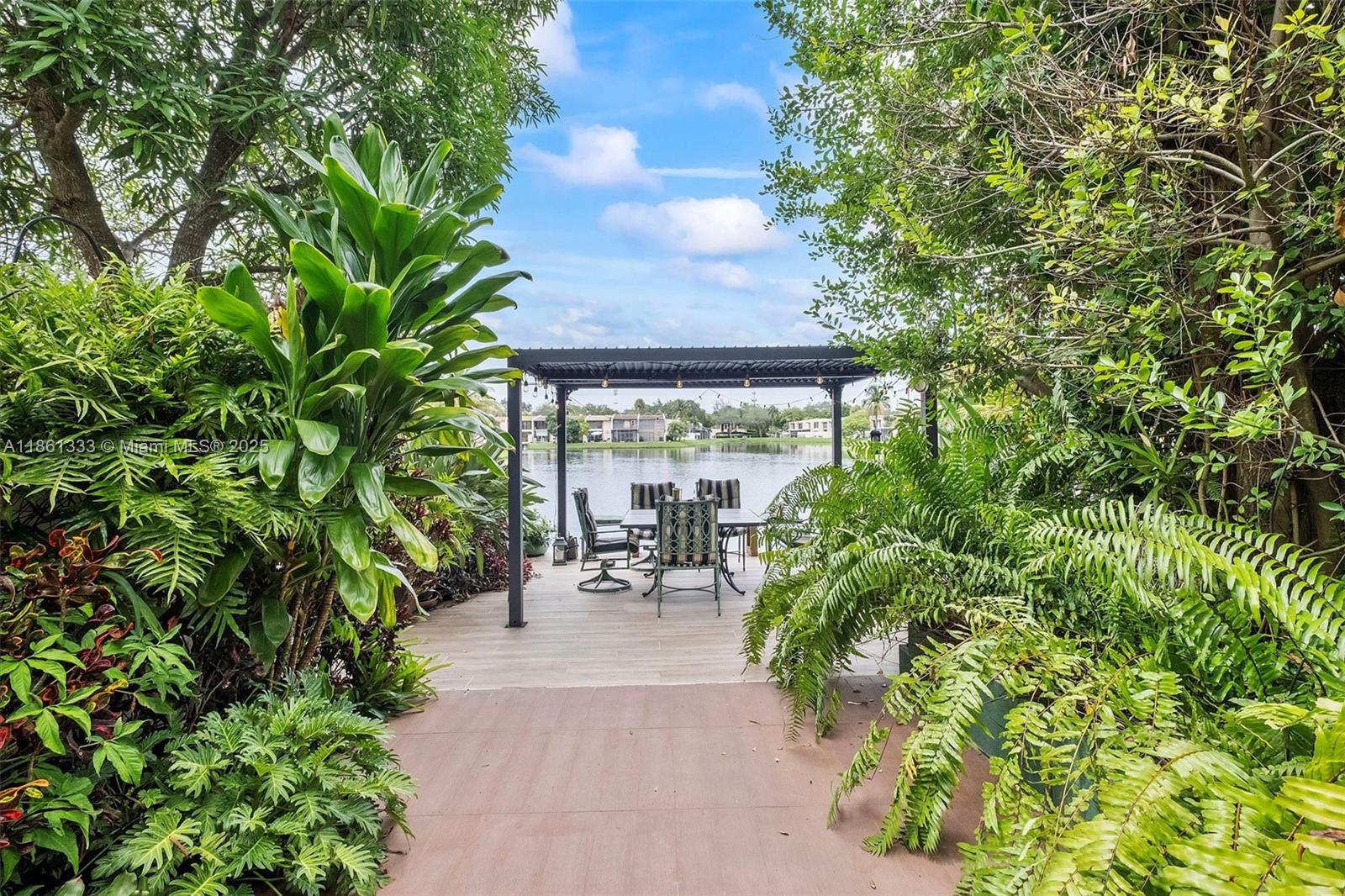 SUNSET PARK LAKE VILLAS S - Residential