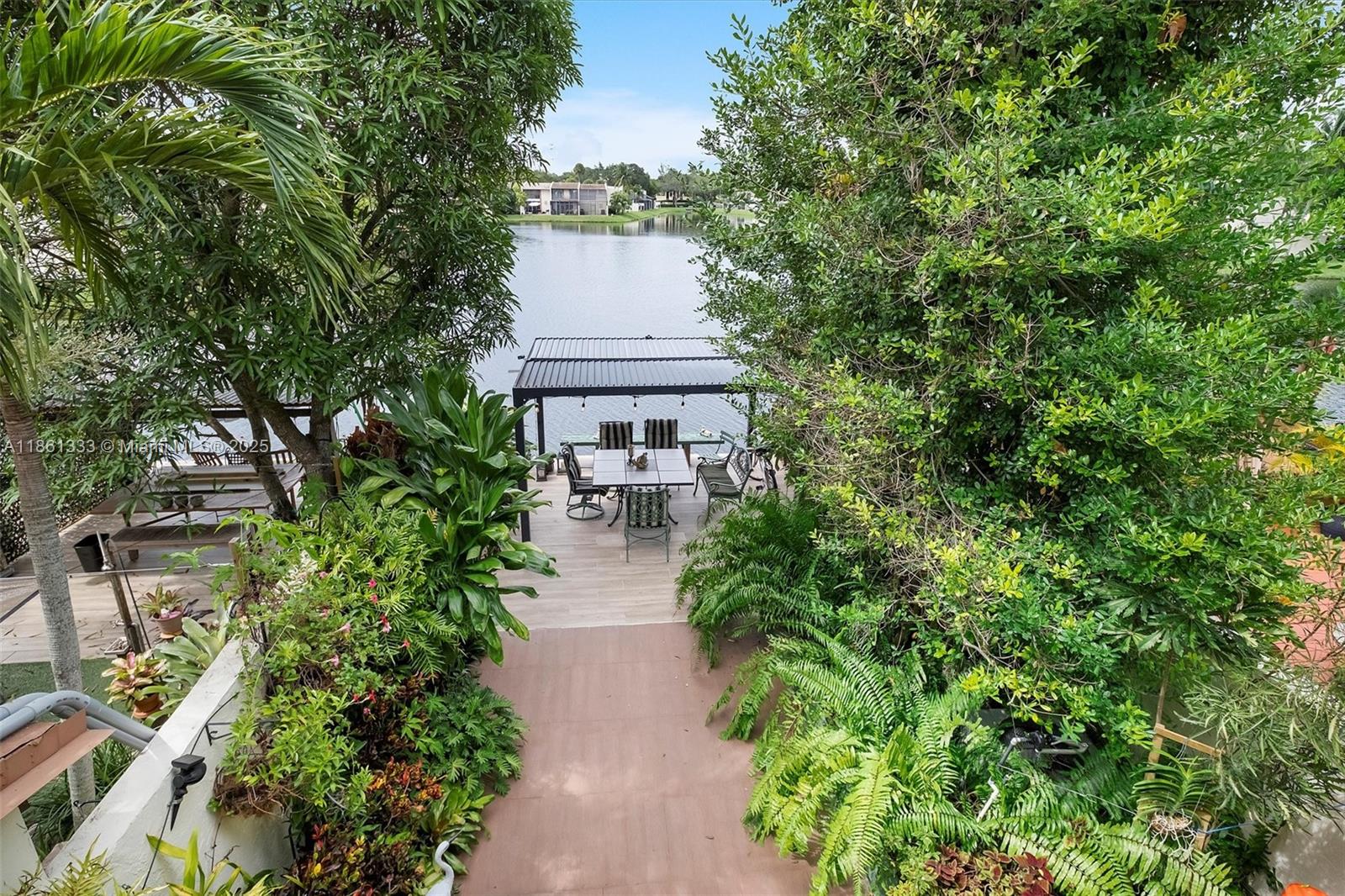 SUNSET PARK LAKE VILLAS S - Residential