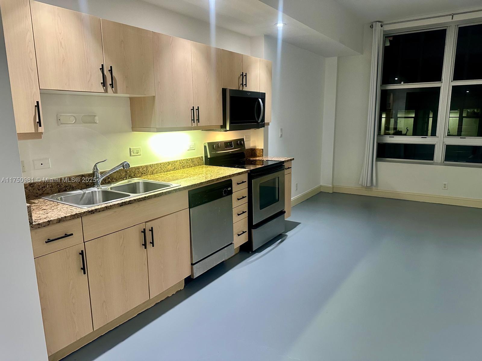 Rental Property at 111 E Flagler St 702, Miami, Broward County, Florida - Bedrooms: 1 
Bathrooms: 1  - $2,000 MO.