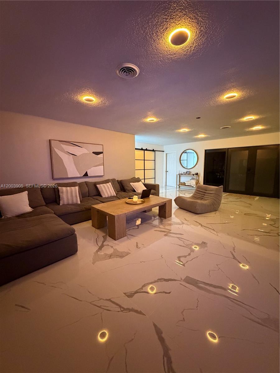 SKY LAKE - Residential