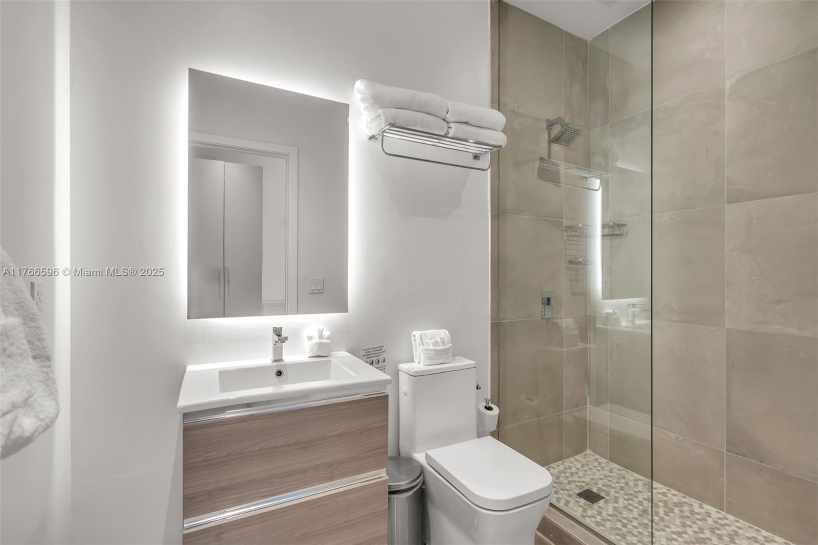 View photos, virtual tours, details... 229 SW 9th St 202