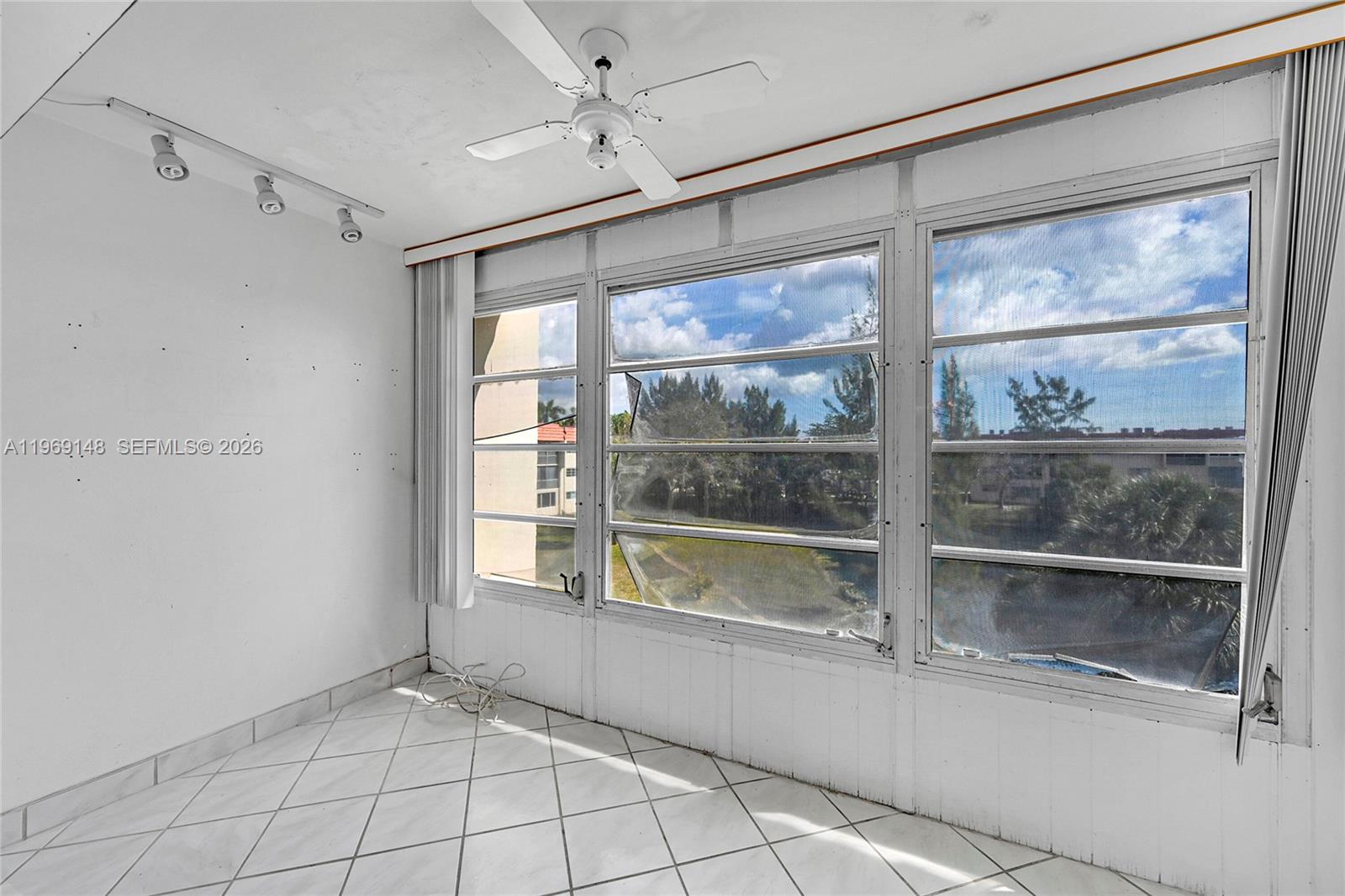 SUNRISE LAKES PHASE 1 - Residential