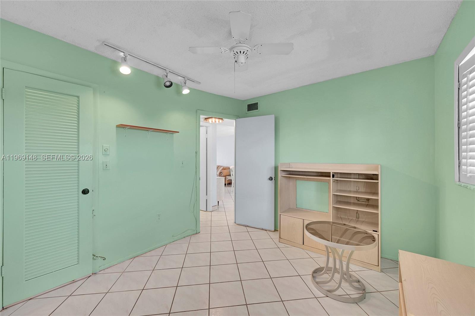 SUNRISE LAKES PHASE 1 - Residential