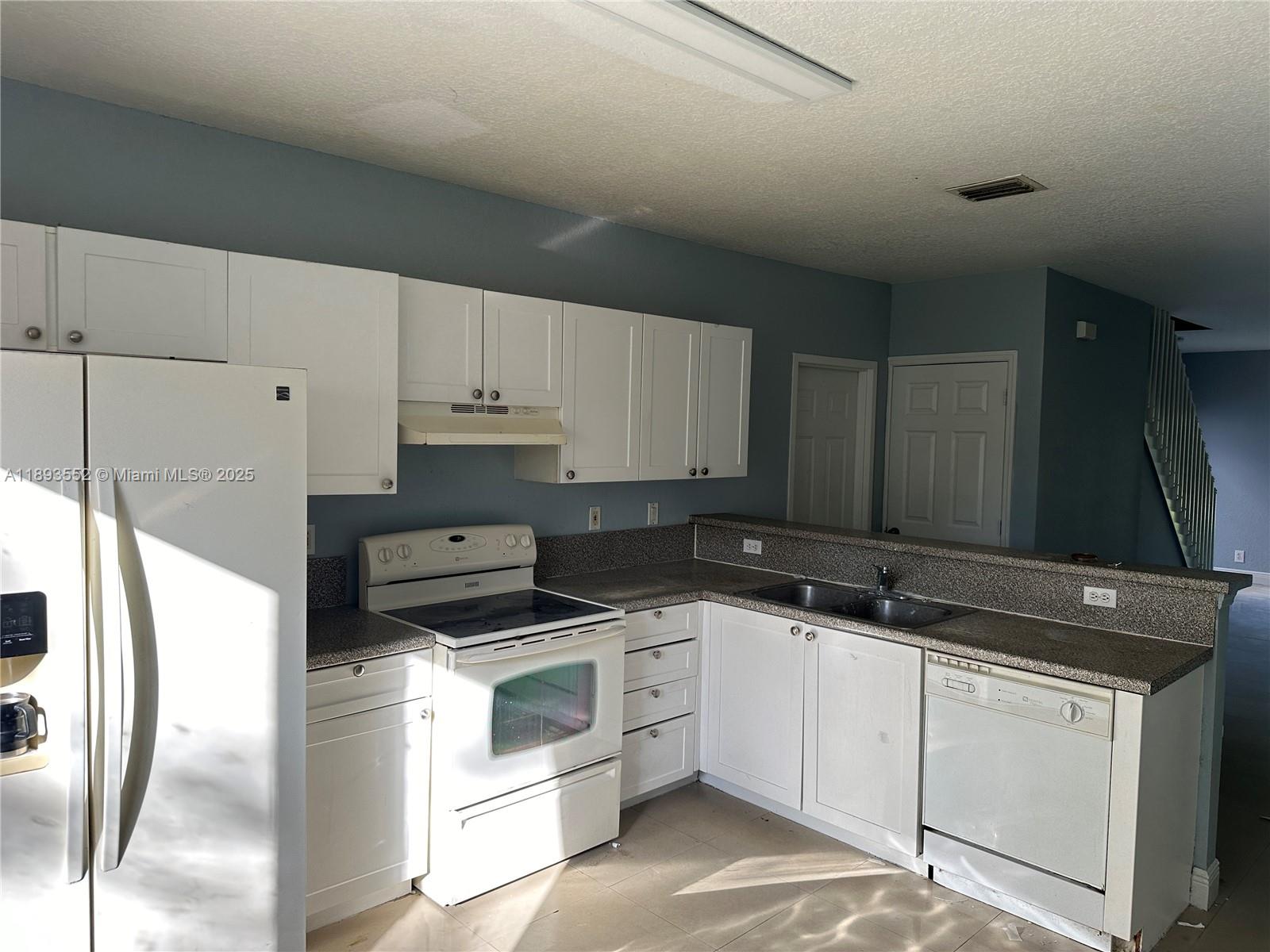 TAMARAC ISLAND CONDOMINIUM - Residential Lease