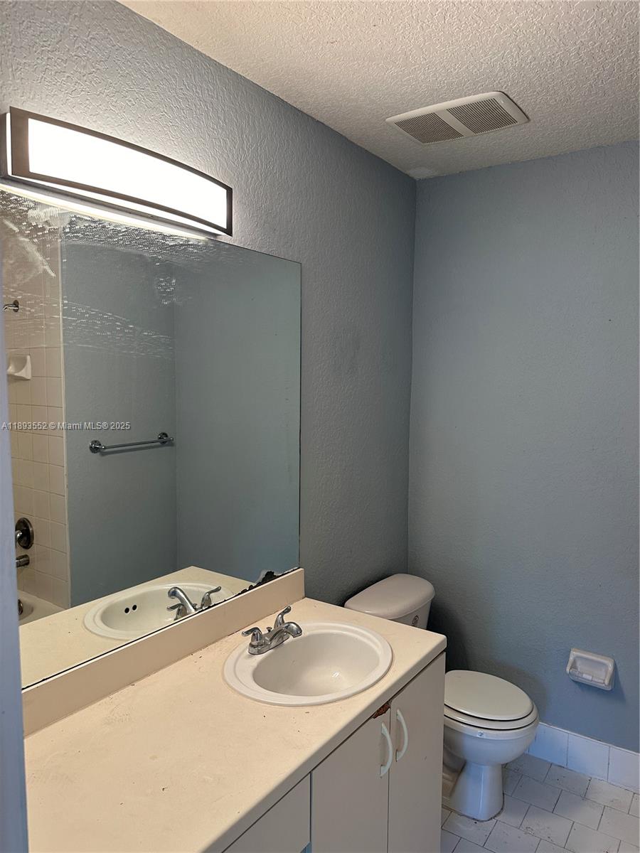 TAMARAC ISLAND CONDOMINIUM - Residential Lease