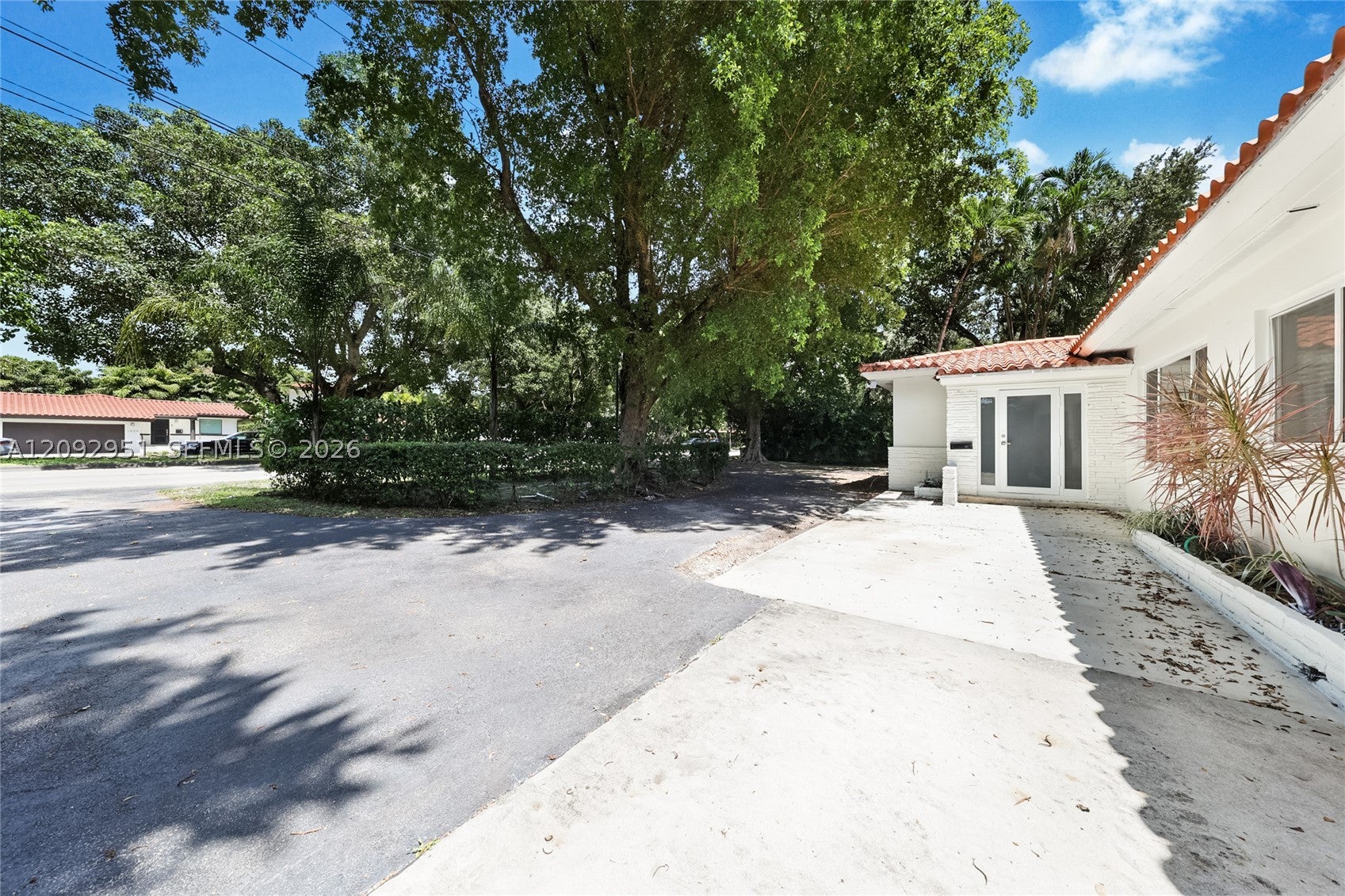 1410 Bird Rd
