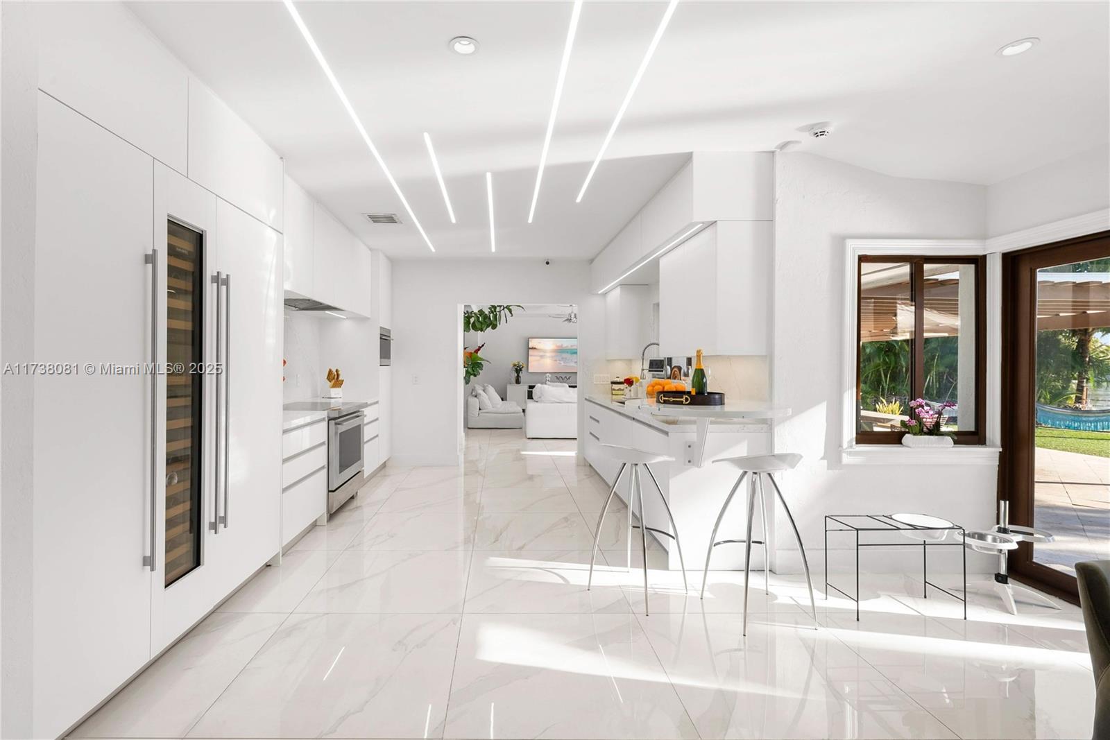 BELLE MEADE ISLAND - Residential