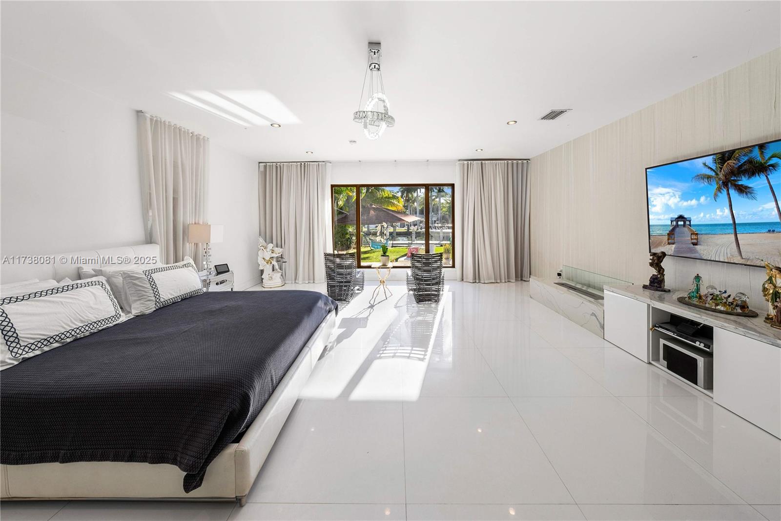 BELLE MEADE ISLAND - Residential