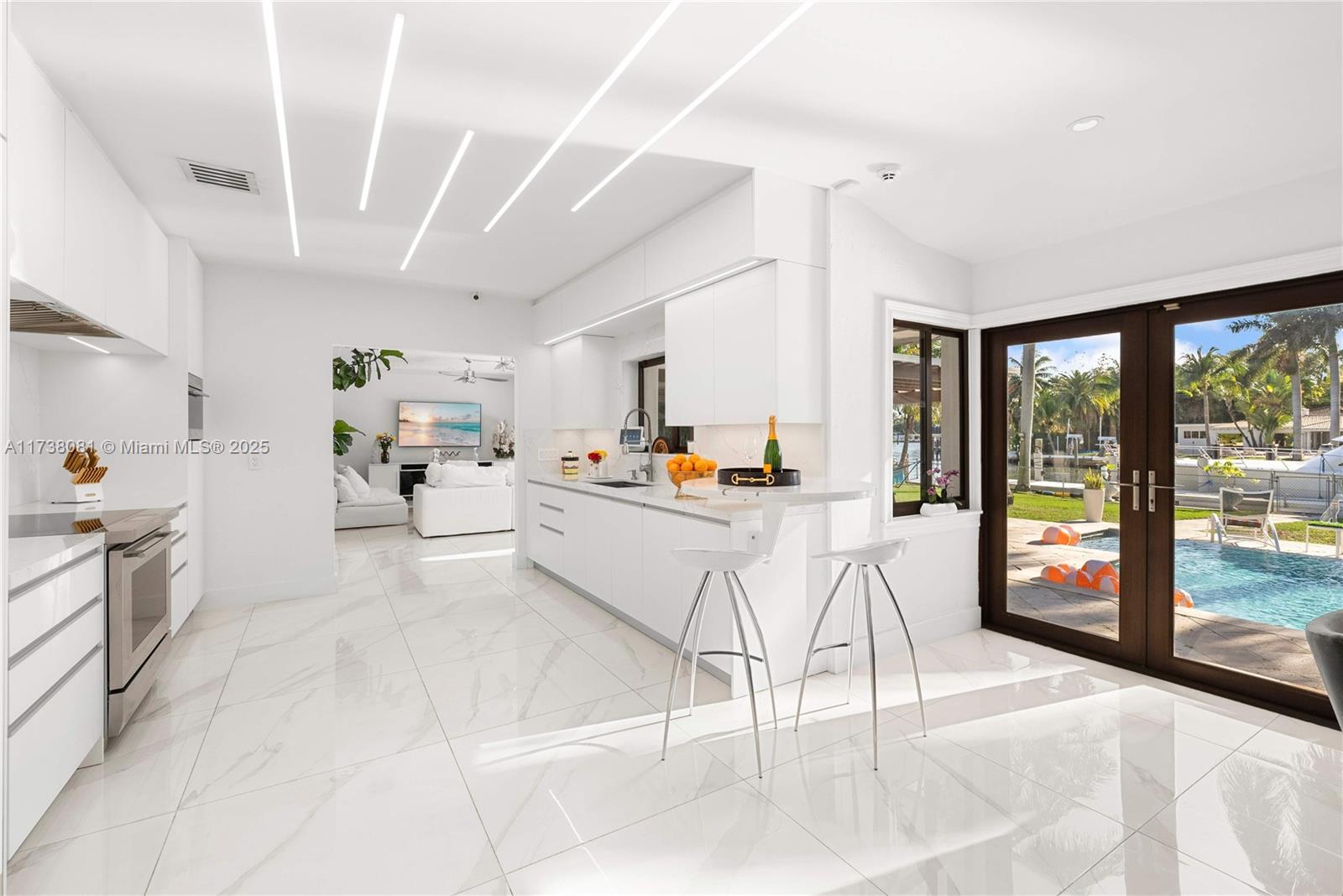 BELLE MEADE ISLAND - Residential