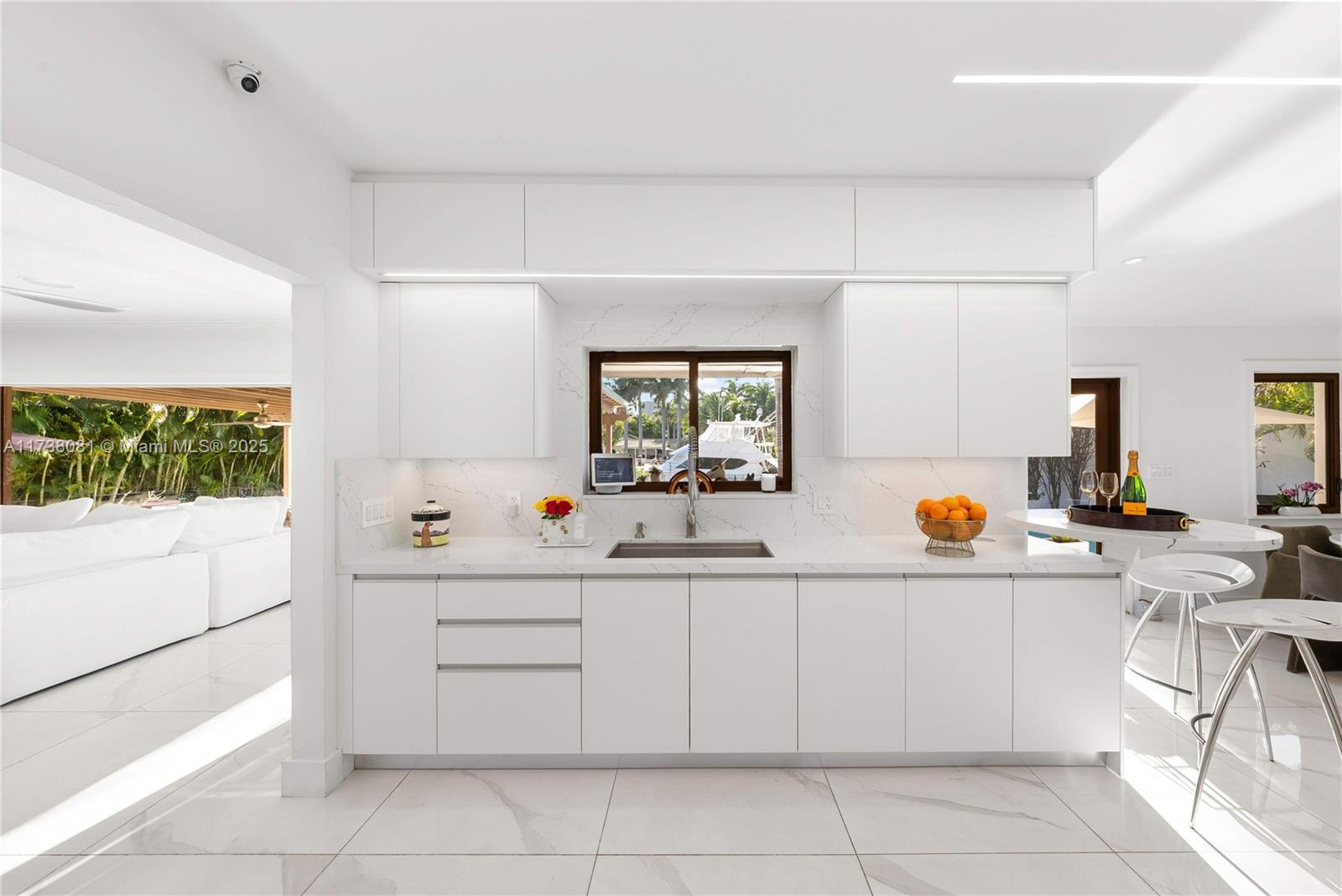 BELLE MEADE ISLAND - Residential